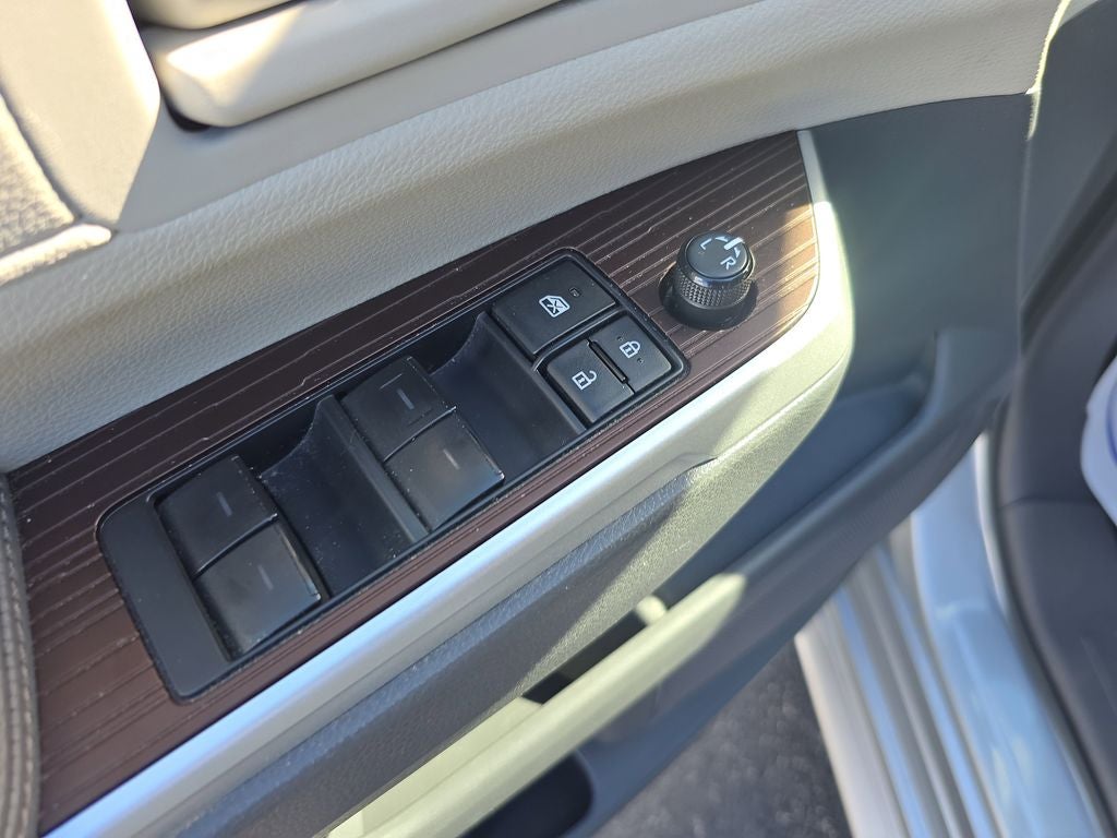 2023 Toyota Sienna LE 8 Passenger