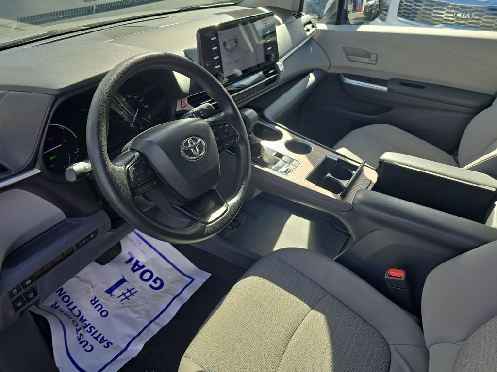 2023 Toyota Sienna LE 8 Passenger