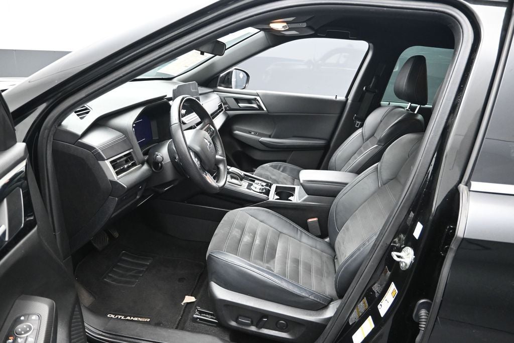 2023 Mitsubishi Outlander SE