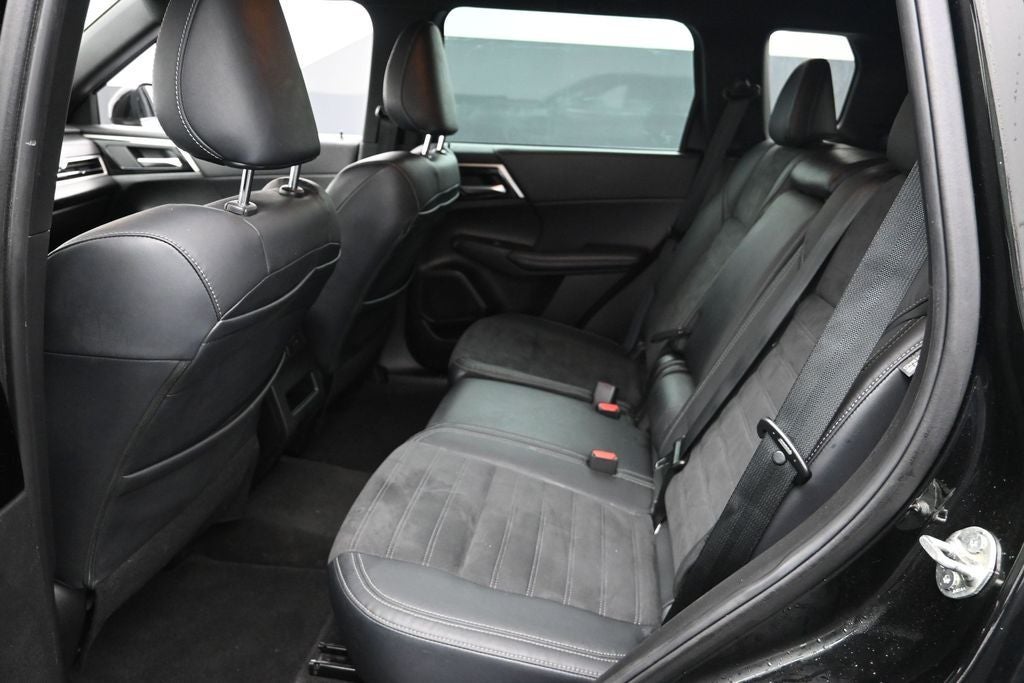 2023 Mitsubishi Outlander SE