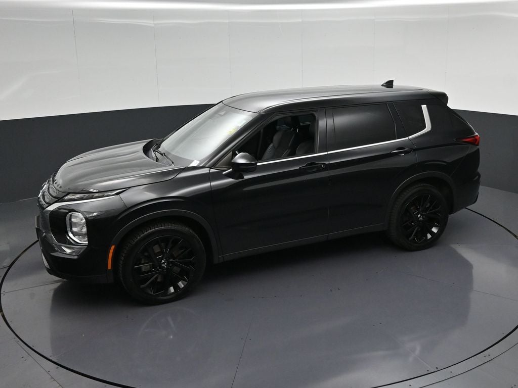 2023 Mitsubishi Outlander SE