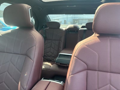 2025 BMW 7 Series 740i