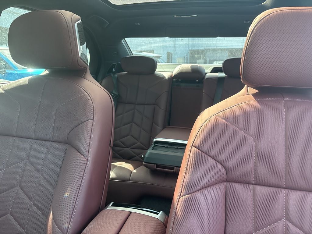 2025 BMW 7 Series 740i