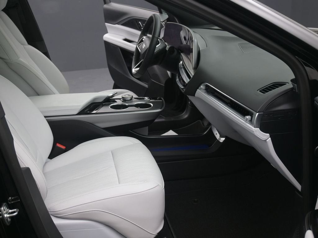 2025 Cadillac LYRIQ Luxury 1