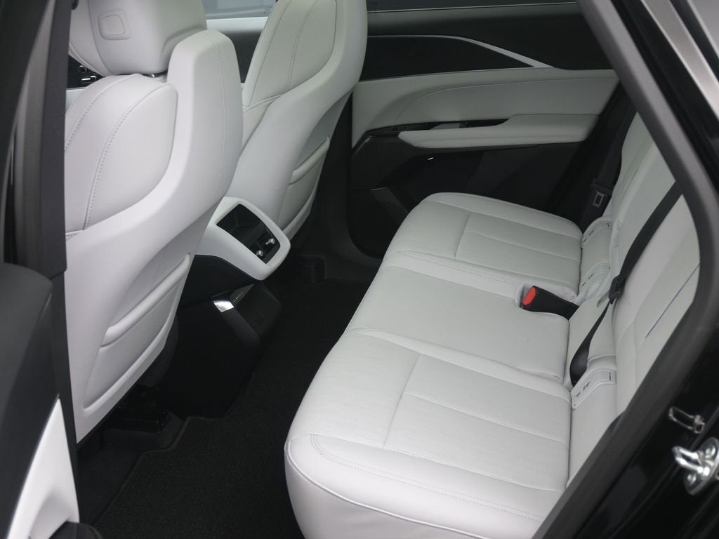 2025 Cadillac LYRIQ Luxury 1