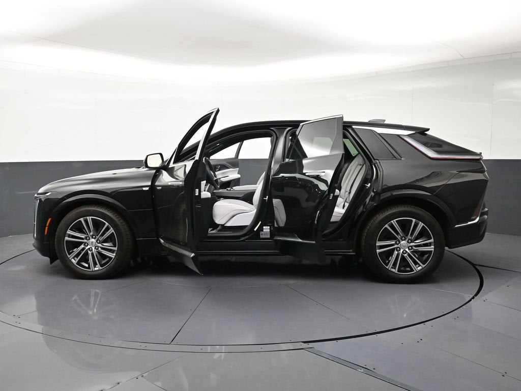 2025 Cadillac LYRIQ Luxury 1