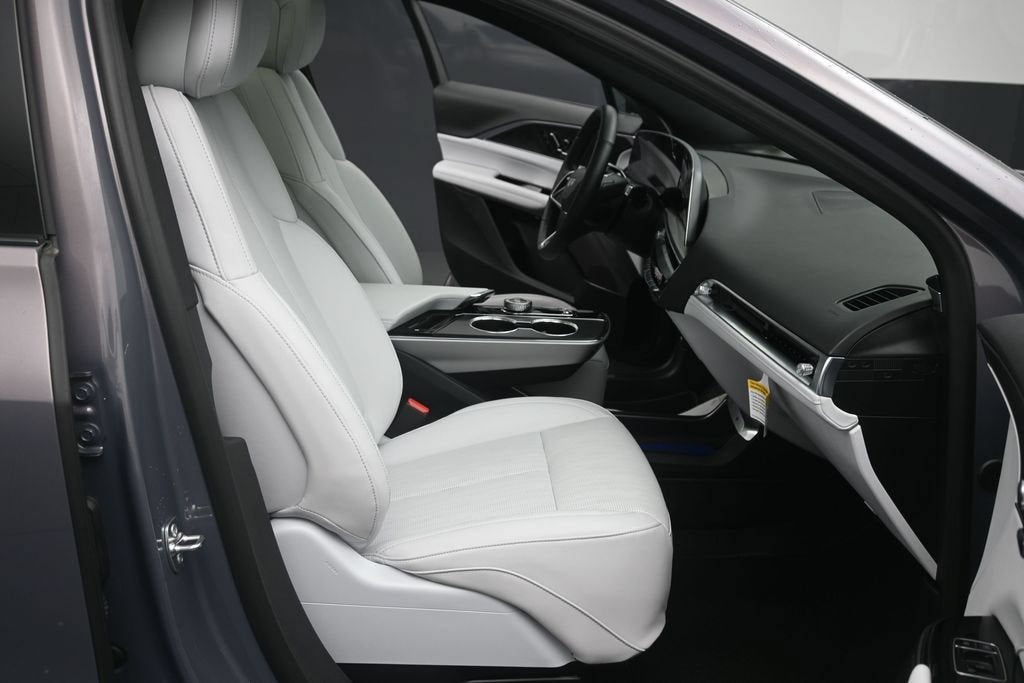 2025 Cadillac LYRIQ Luxury 1