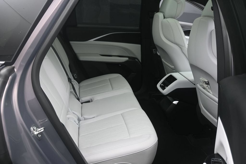2025 Cadillac LYRIQ Luxury 1
