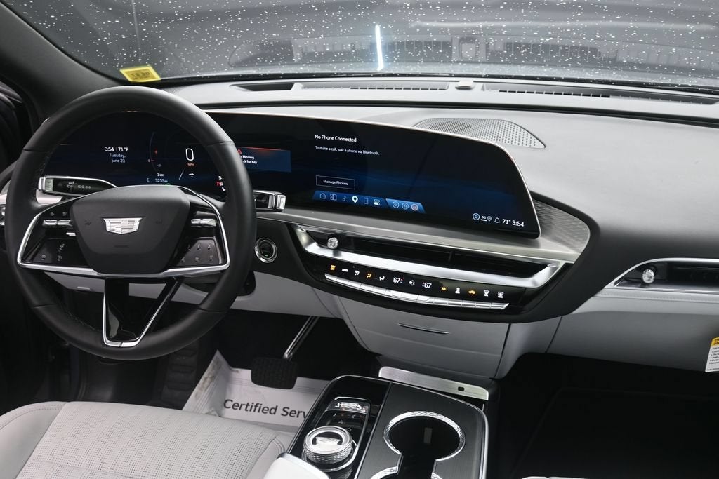 2025 Cadillac LYRIQ Luxury 1
