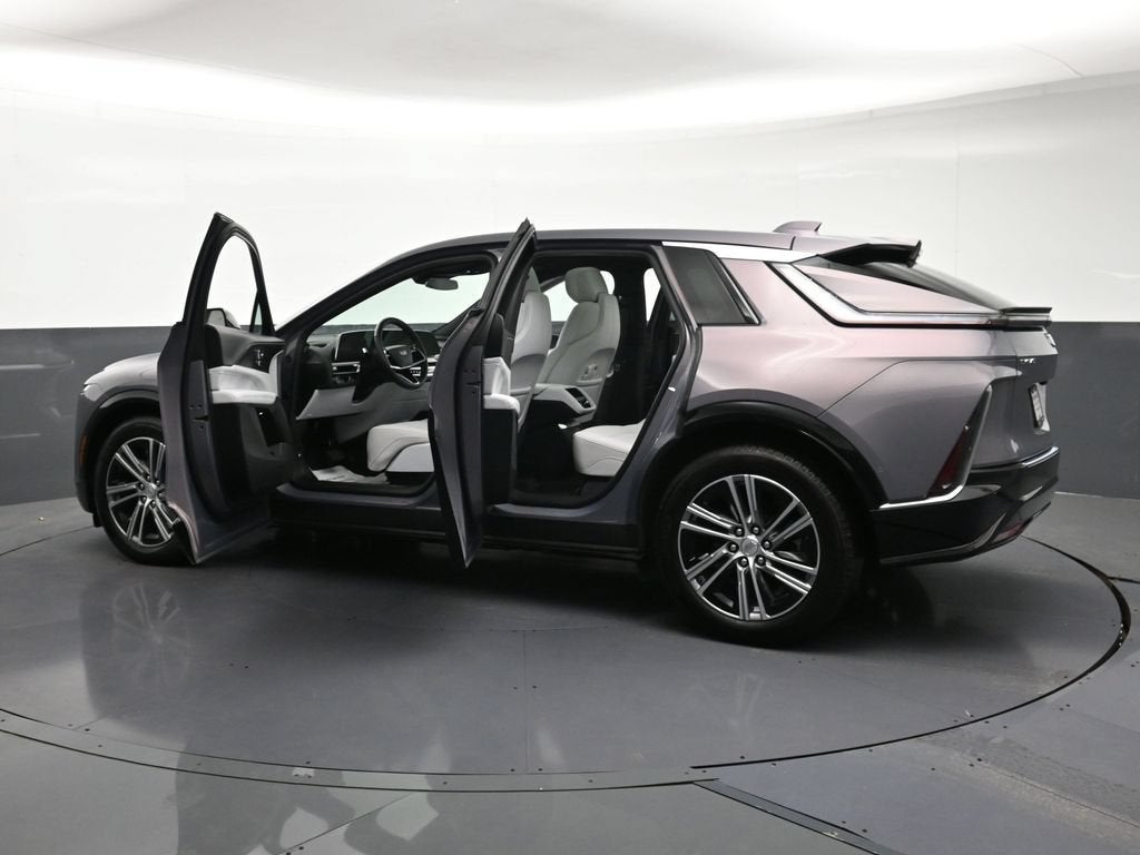 2025 Cadillac LYRIQ Luxury 1