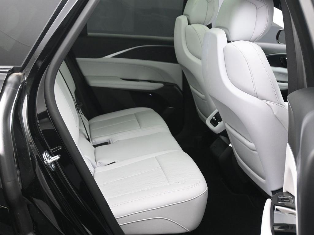 2025 Cadillac LYRIQ Luxury 1