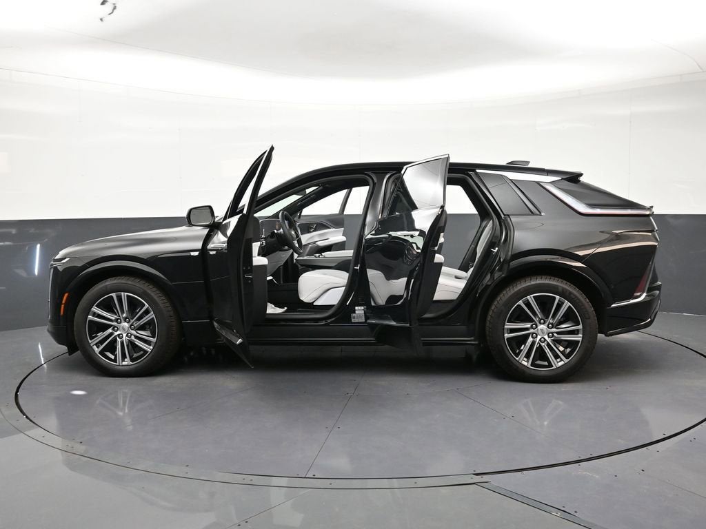 2025 Cadillac LYRIQ Luxury 1