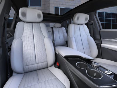 2025 Cadillac LYRIQ Luxury 2