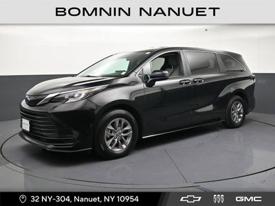 2025 Toyota Sienna LE