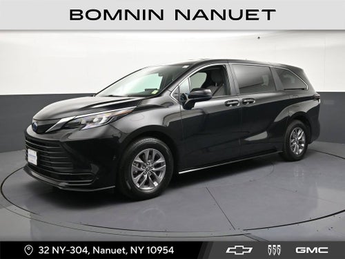 2025 Toyota Sienna LE
