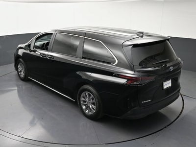 2025 Toyota Sienna LE