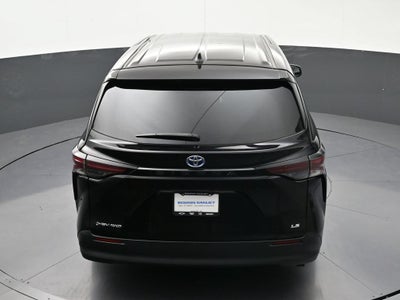 2025 Toyota Sienna LE
