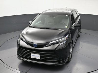2025 Toyota Sienna LE