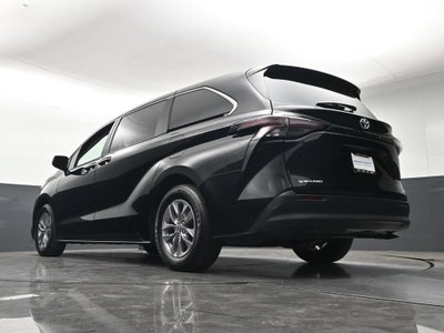 2025 Toyota Sienna LE