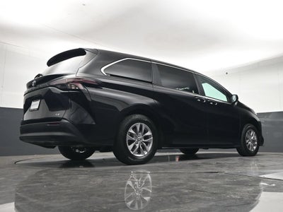 2025 Toyota Sienna LE