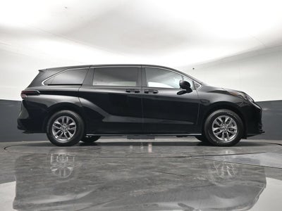 2025 Toyota Sienna LE
