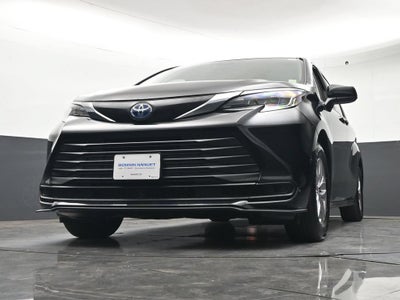 2025 Toyota Sienna LE