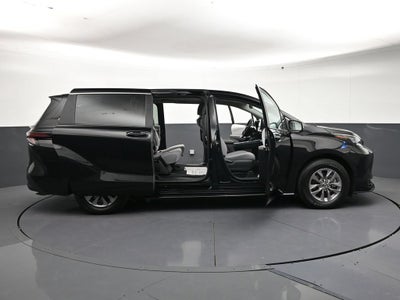 2025 Toyota Sienna LE