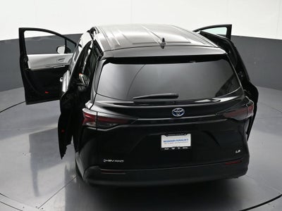 2025 Toyota Sienna LE
