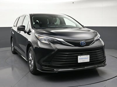 2025 Toyota Sienna LE