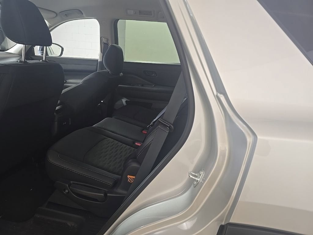 2025 Nissan Pathfinder S