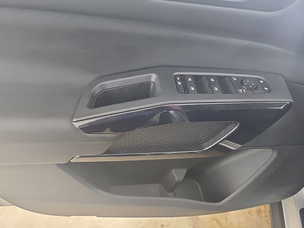 2025 Nissan Pathfinder S