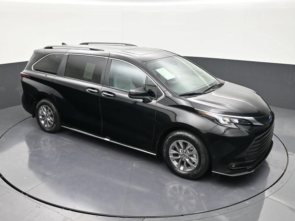 2025 Toyota Sienna XLE