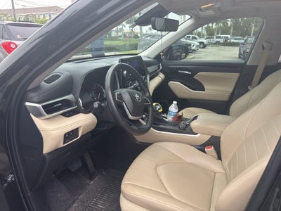 2025 Toyota Highlander LE