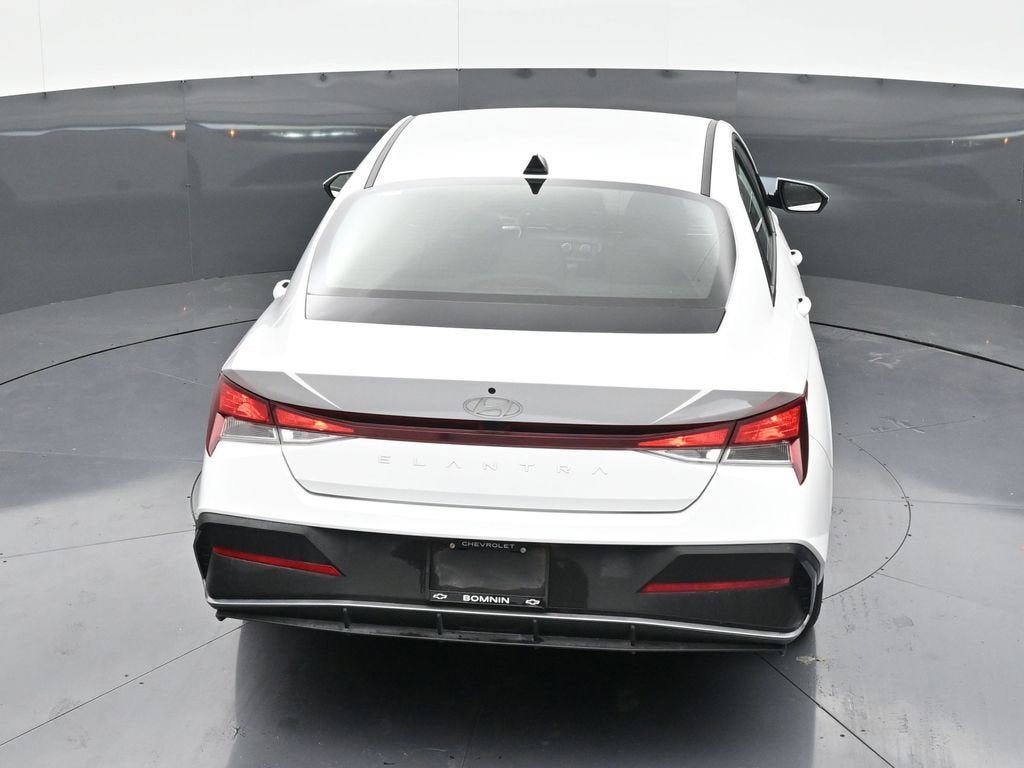 2024 Hyundai Elantra SE