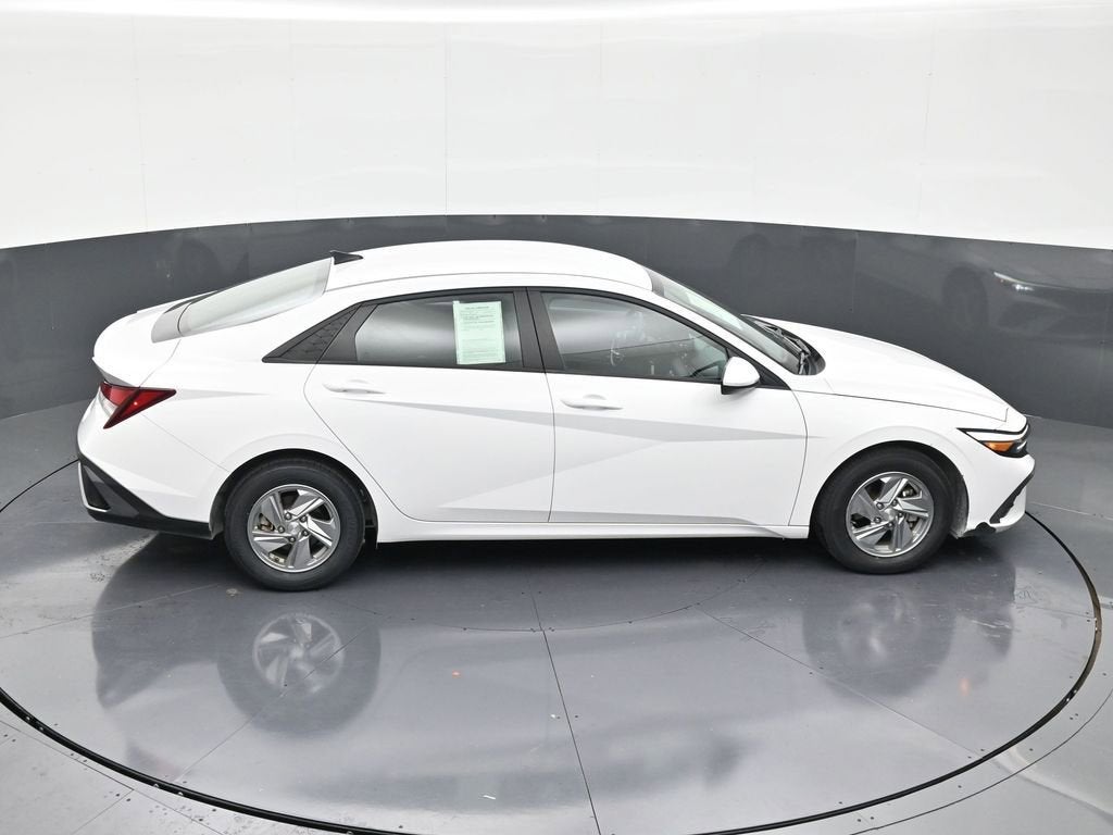 2024 Hyundai Elantra SE