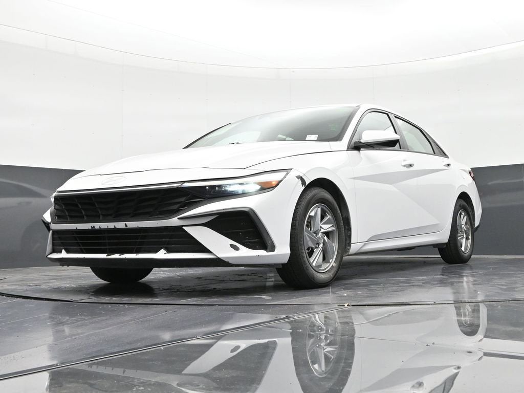 2024 Hyundai Elantra SE