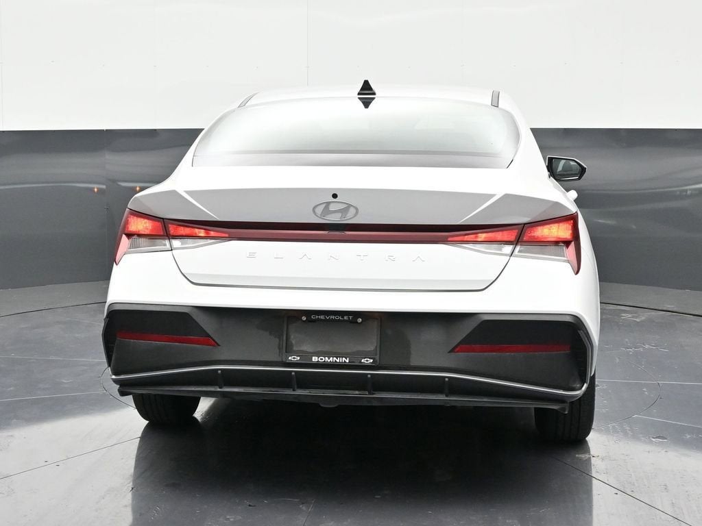 2024 Hyundai Elantra SE
