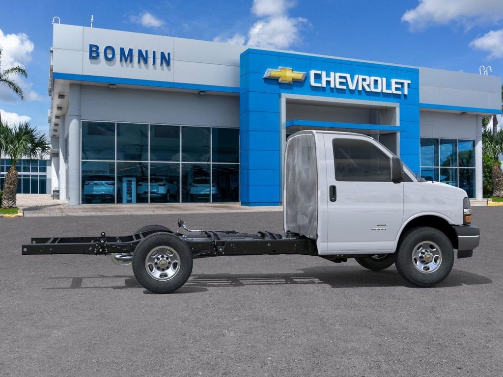 2025 Chevrolet Express Cutaway 3500 1WT