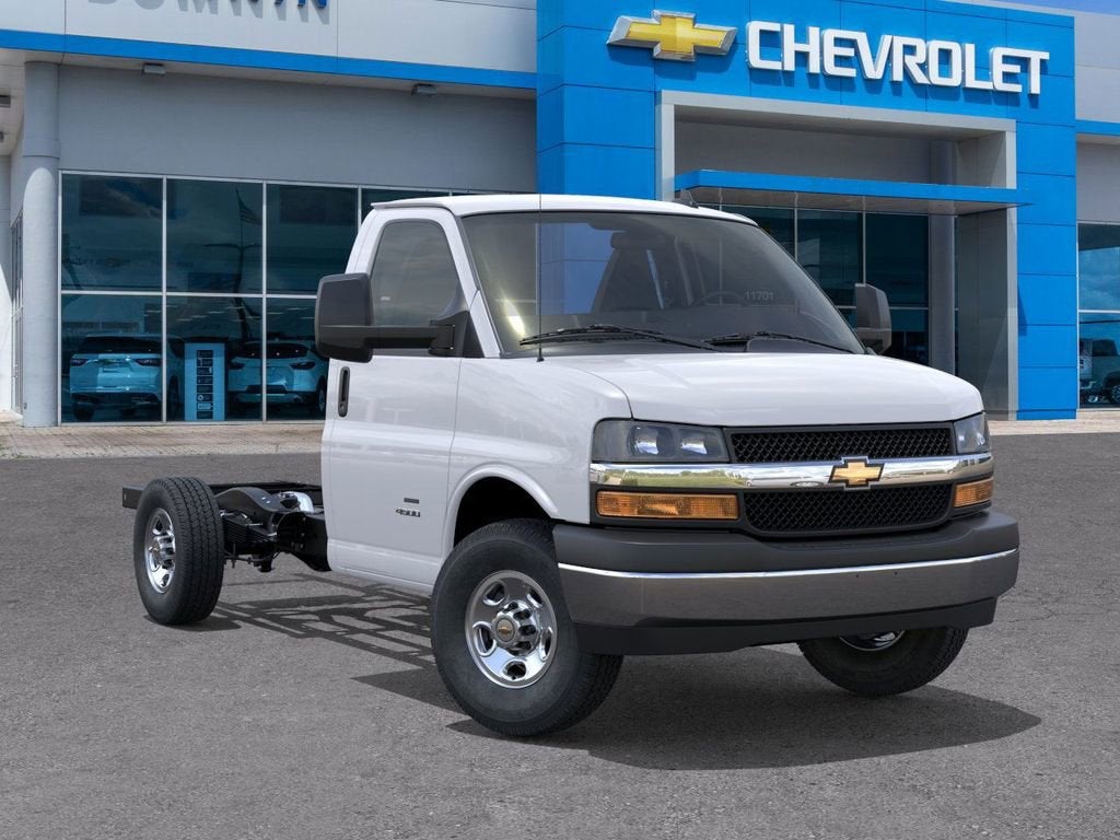 2025 Chevrolet Express Cutaway 3500 1WT